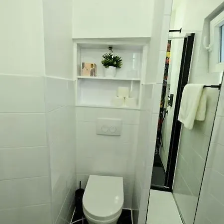 Wonderland Electric Mit Balkon Im Zentrum Apartman Zadar