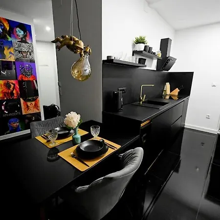 Wonderland Electric Mit Balkon Im Zentrum Apartman